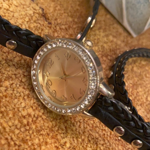 Leather wrap watch bracelet Gold face w/rhinestone - Picture 7 of 9